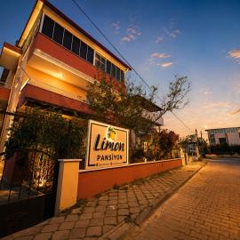 Limon Pansiyon Burhaniye, hotel in Burhaniye
