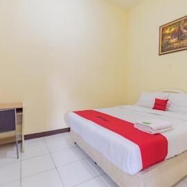 RedDoorz @ Kings Hotel near CSB Mall