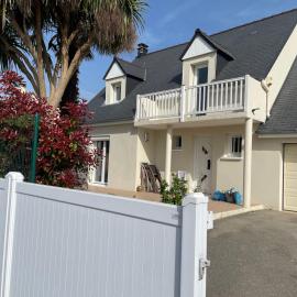 Maison avec balcon, hotel a Saint-Hilaire-Petitville