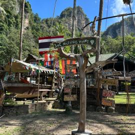 Chill Out Bar and Bungalows، فندق في شاطئ تونساي