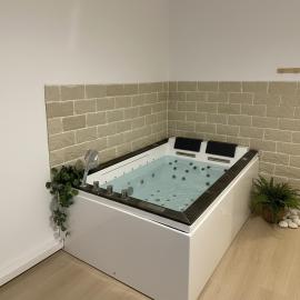 Romantic suite with spa & private outdoor area, hotel en Chartres