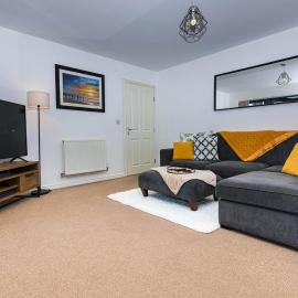 Modern 2 Bedroom Flat Near Tube with Parking
