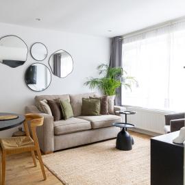Gorgeous Modern Apartment near Redhill Station inc Private Garden & Parking – hotel w mieście Redhill