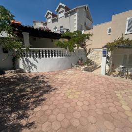 Apartmani Croatia โรงแรมในพอฟเลีย