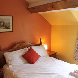 Half Moon Inn, хотел в Llanthony