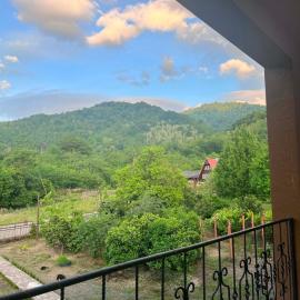 Likhauri Guesthouse، فندق في Likhauri