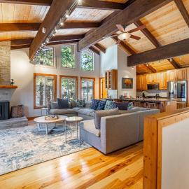 Upscale Tahoe Townhome near Incline w Fireplace