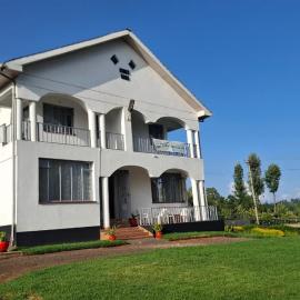 WHITE HOUSE Holiday Home, Karatina, hotel i Kamunyaka