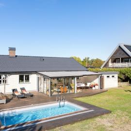 Big Pool Villa Near Åhus Beach