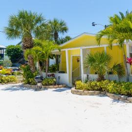 A Tropical Breeze Beach Club - Anna Maria Island