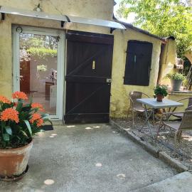 AUPS 43 m2 apartment Ground floor of villa, hotel Aups-ban