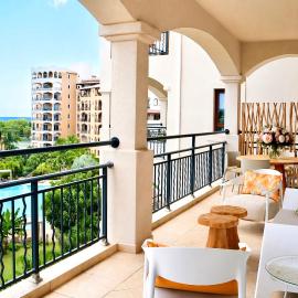 Elegant 2-Bedroom with marina view - Porto Cupecoy, hotel em Cupecoy