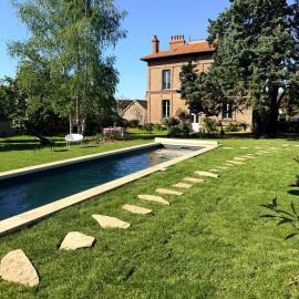 Villa "Les Tilleuls" avec piscine & calme - 2h de Paris, hotel u gradu 'Montigny-la-Resle'