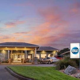 Best Western Inn at Face Rock، فندق في باندون