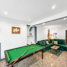Practical Professional Pad w Balcony & Pool Table