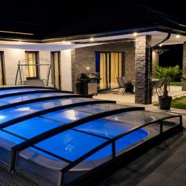 Villa Village Vendégház، فندق في Nyomár