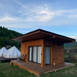 Glamping - Casuta Zen Fiad, отель в городе Romuli