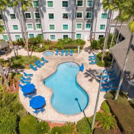 Cozy 1-Bedroom Suite Near Disney