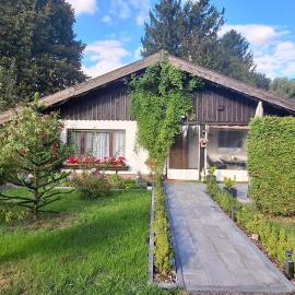 Ferienhaus Roseneck Bad Tabarz, hotelli kohteessa Tabarz