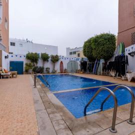 cozy room with swimming pool, hotel a Aourir