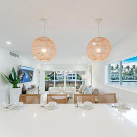 The Spanish River - 2BR Waterfront Boca, hotel i Boca Raton