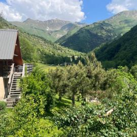 Chalet Vue Montagne 6 personnes proche Sanctuaire de La Salette, hotel en La Salette-Fallavaux