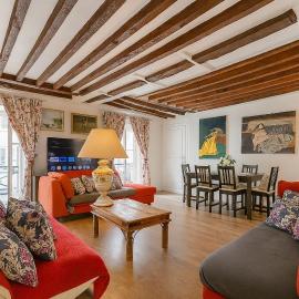 Spacious Apartment in Montparnasse