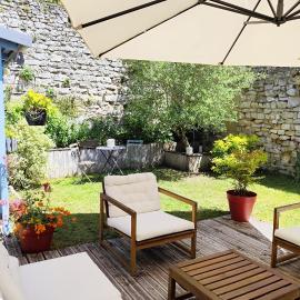 Charming House with Private Garden in the Heart of Senlis, hotel u gradu 'Senlis'