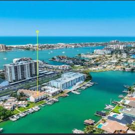Water front view town house. 5 minutes from beach!