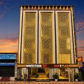 Hotel Oak Plaza - Near Connaught Place