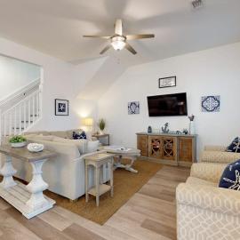 New-Build with Pool Walk to Beach, hotel in Santa Rosa Beach