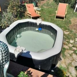 Chambre calme avec vue sur le jardin, idéale pour une pause nature proche du centre de Chartres