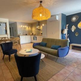 Jolie maison de ville, parking et jardin privés