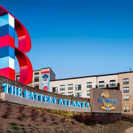 Free Parking! Comfy 1Bedroom Unit! 10 min to Midtown & 1 Mile To Braves Truist Park!