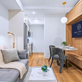 Casa Hotels Gerrard - Match Ready Basement, hotel i Toronto