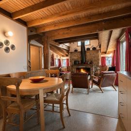Bindi - Alpine Getaways's Chalet at Tower Rd, hotel u gradu Diner Plejn