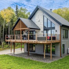Käbane Nova - La Chaleureuse, hotel in Baie-Saint-Paul