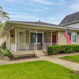 Pets Welcome! Walkable Beech Grove Haven Near Town, hotel a Beech Grove