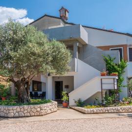 Apartments Villa Ana, hotel a Palit