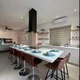 A nice and spacious beach house, hotel a El Caballito
