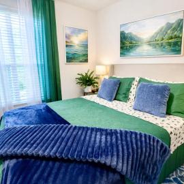 1 Queen Bedroom in a Shared House near Lake Norman, hótel í Denver