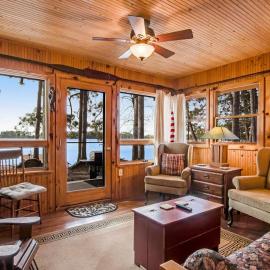 Bucky's PineIsle Retreat, hotel a Three Lakes