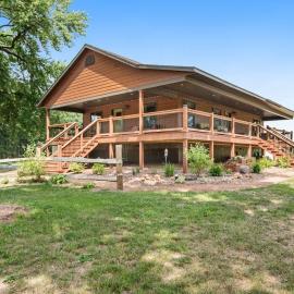Knotty Pine Escape: Arkdale şehrinde bir otel