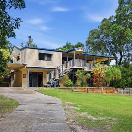 Quandamooka Beach House, Hotel in Bulwer