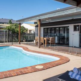 Warana Abode - Pool, Studio, PF, Walk to Beach, hotel u gradu 'Buddina'