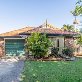 Coastal Retreat 4BR 2BA with Pool & Courtyard
