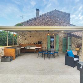 Gorgeous Apartment In Cessenon-Sur-Orb With Wifi, Hotel in Murviel