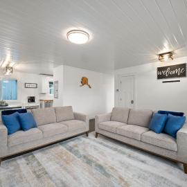 Adorable Downtown Cottage - Walk to Shops & Cafes โรงแรมในปาล์มเมอร์