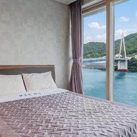 Yeosu Janggun Island Pension, Hotel in Yeosu