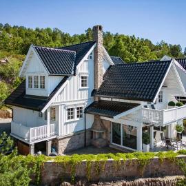 Beach House With Multiple Terraces In Holmsbu, hotel u gradu 'Holmsbu'